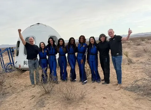 people stunned by inside footage of blue origin spacecraft showing lauren s 21998