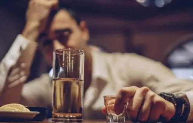doctors have discovered a serious issue in the brains of heavy drinkers, wh 22193