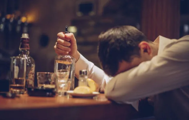 doctors have discovered a serious issue in the brains of heavy drinkers, wh 22194