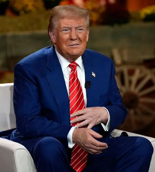 people stunned after spotting mysterious bruise on donald trumps hand spar 22230