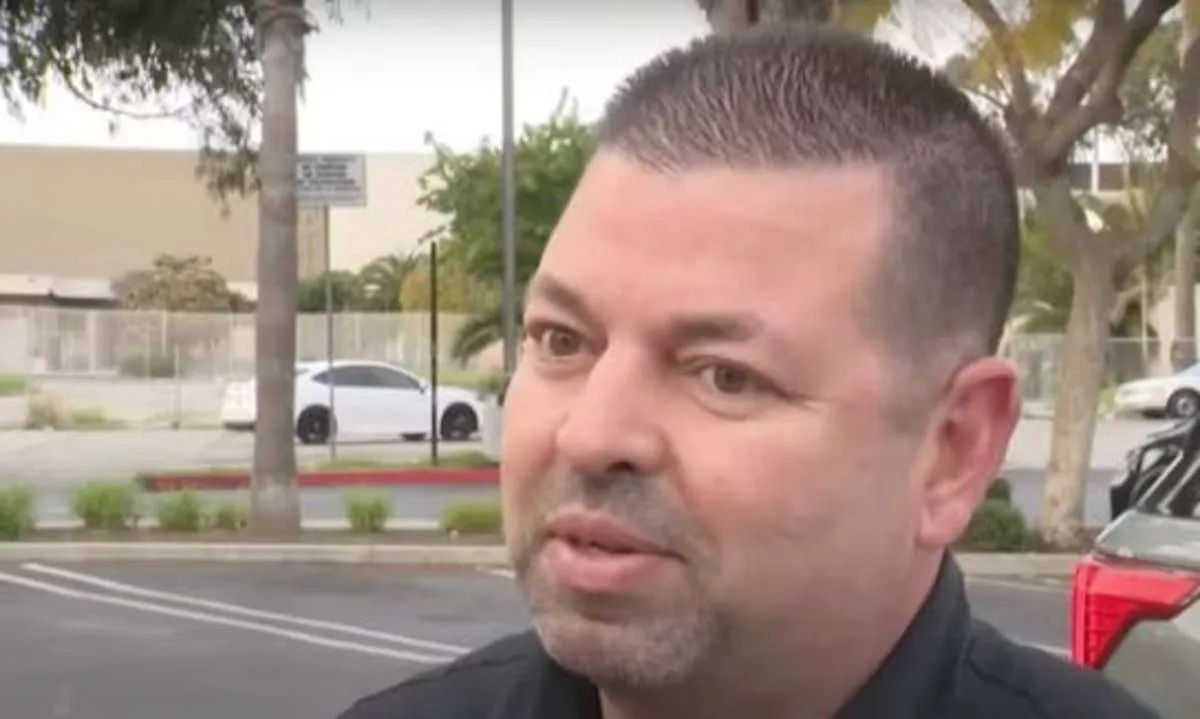 server at lax restaurant shocked by racist note left by customers 22484