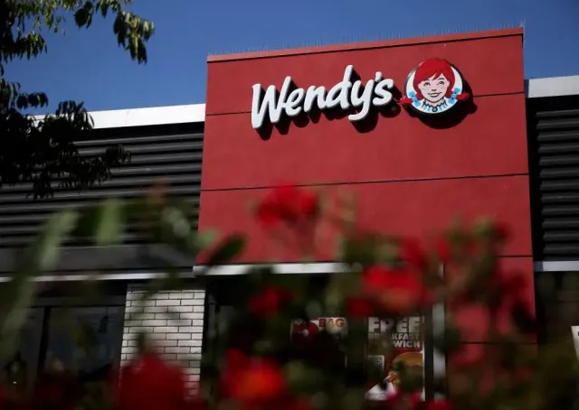 wendy’s refuses to apologize amid katy perry backlash after space joke spar 22502
