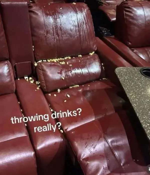 people baffled as parents defend teens behind minecraft movie theater chao 22567