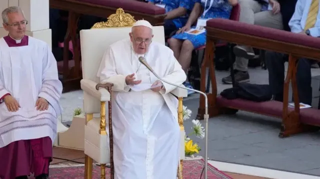 photos capture pope francis final public appearance on easter, just hours 22589