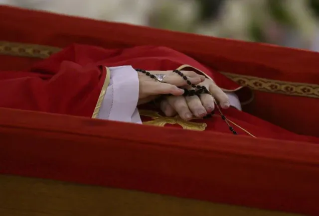 pope francis’ funeral sate set as his body goes on public display 22637
