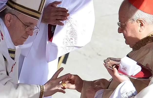 why will pope francis’s signet ring be destroyed after his death at age 88? 22587