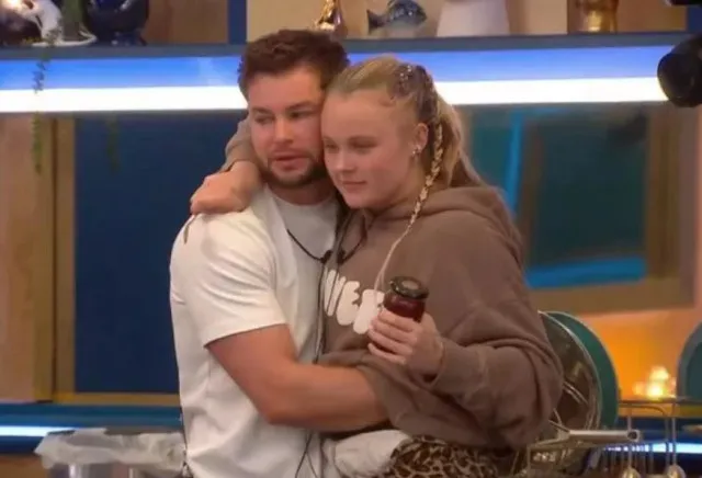 people stunned as jojo siwa announces shes no longer a lesbian on big br 22770
