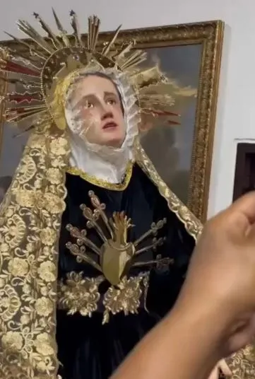 people stunned as virgin mary statue reportedly sheds tears days before p 22913