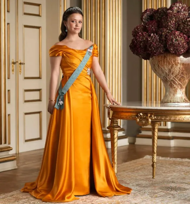 princess defies royal tradition by posing with mobile phone in her 18th bir 22967