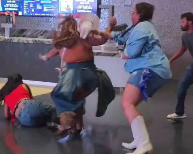 beyonces cowboy carter tour descends into chaos as fight erupts in vip lou 23178