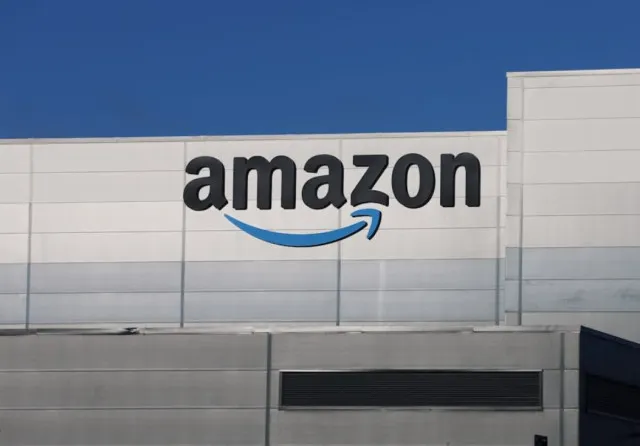 white house criticizes amazon for its plan to show tariff costs on each ite 23124