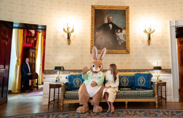 people baffled by white houses birthday tribute to melania trump amid pope 23211