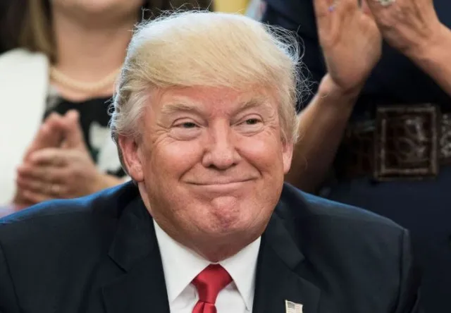 awkward moment donald trump gets laughed at during town hall after bizarre 23221