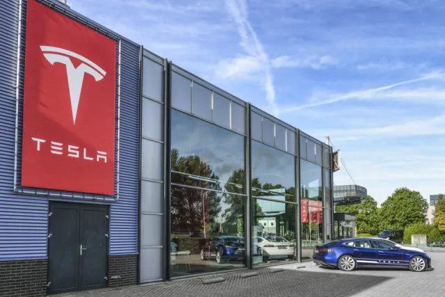 elon musk lashes out in fury over reports tesla is seeking a new ceo to rep 23256