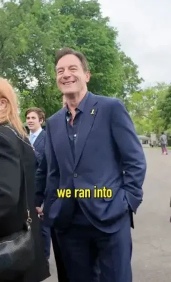 karoline leavitt runs into hollywood trump critic jason isaacs during white 23267