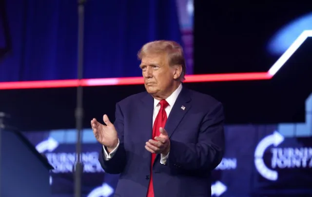 people stunned after trump attempts to describe what the declaration of ind 23328