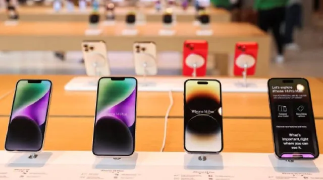 apple ceo gives straightforward answer on how trump’s tariffs impact iphone 23478