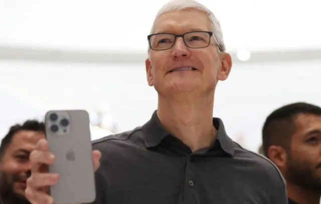apple ceo gives straightforward answer on how trump’s tariffs impact iphone 23480