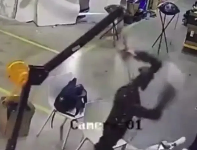 people stunned as violent humanoid robot attacks workers in chinese factory 23439
