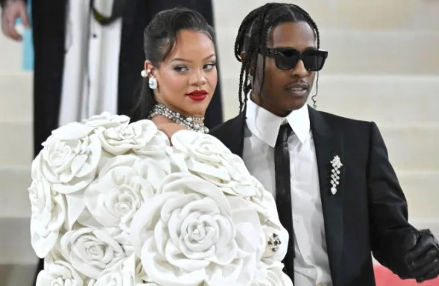 rihanna announces shes pregnant with third child while showing off new loo 23420