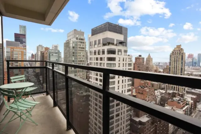 rosie odonnell sells nyc penthouse at steep loss after leaving the us foll 23490