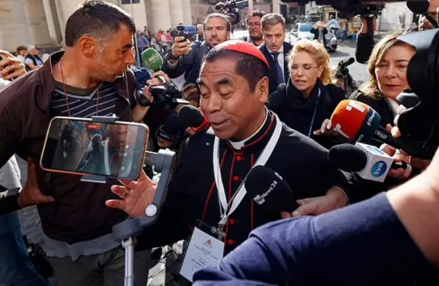 cardinals bid goodbye to public before entering sistine chapel to choose ne 23529