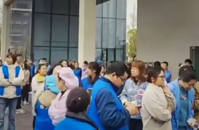 chinese workers furious as they demand back pay following trump’s tariffs o 23537