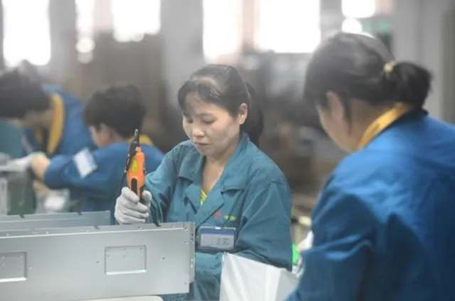 chinese workers furious as they demand back pay following trump’s tariffs o 23539
