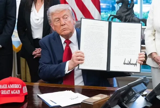 supreme court rules on trump’s total ban preventing transgender people serv 23534