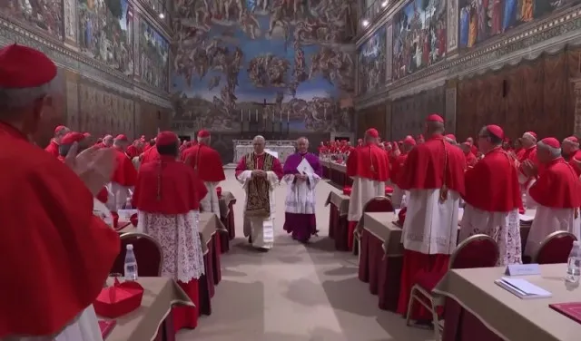 pope leo xiv’s emotional first moments after historic election as american 23727