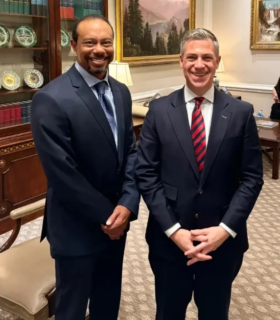 tiger woods appears at white house in elegant suit as romance with vanessa 23820