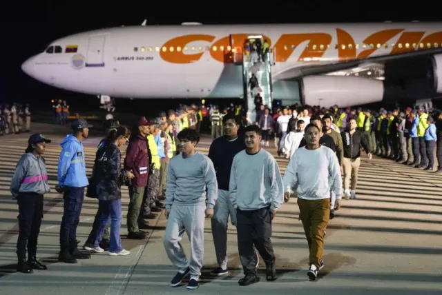 trump launches new self-deportation program offering ‘exit bonus’ and free 23835