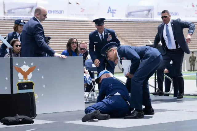biden aides reportedly discussed wheelchair use if re-elected amid growing 24055