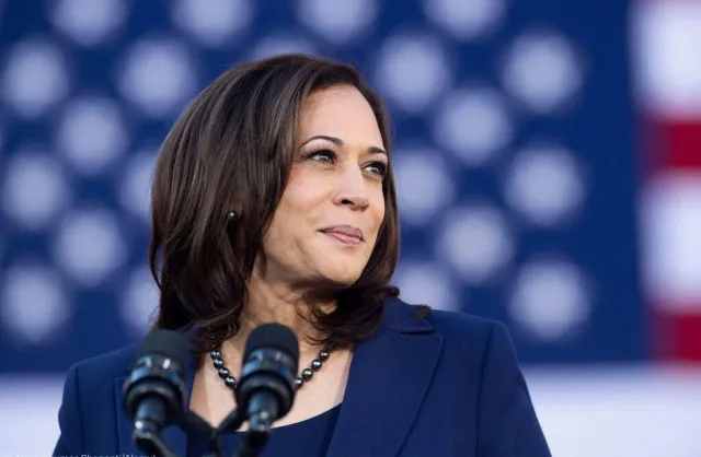 new book reveals kamala harris aides held mock soiree to train her for soci 24071