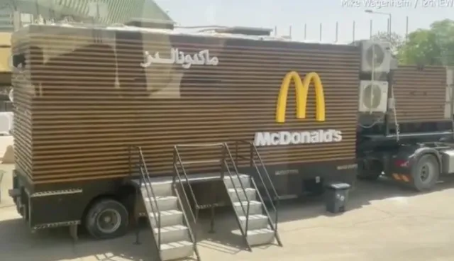 saudi arabia welcomes donald trump with special mcdonalds truck for presid 24110