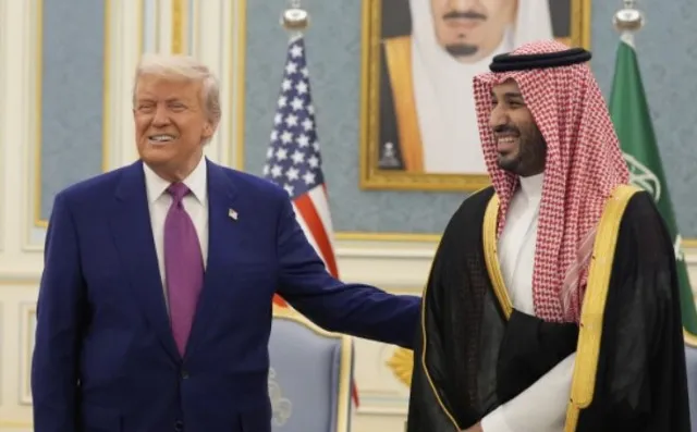 saudi arabia welcomes donald trump with special mcdonalds truck for presid 24106