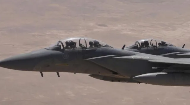 donald trump receives 8-fighter jet escort as air force one arrives in qata 24161