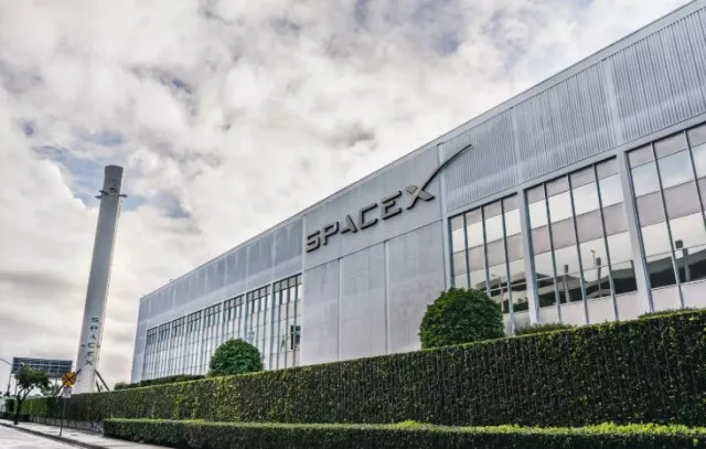 ex-space x worker files lawsuit against the company after wrongfu 24157