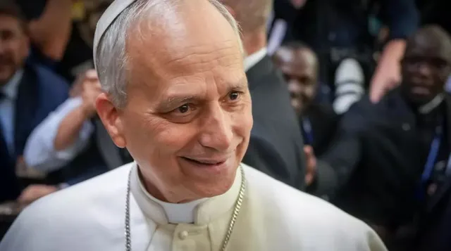 pope leo promises active social media presence after old account criticized 24119