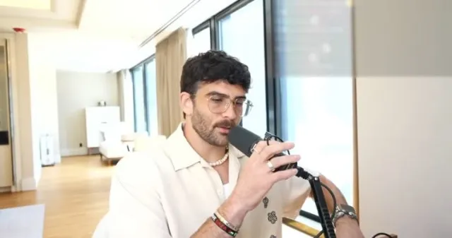 streamer detained at us airport issues stark warning to americans over trum 24117