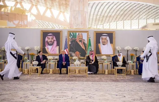 lip reader reveals trump’s terse five-word order to elon musk during meetin 24267
