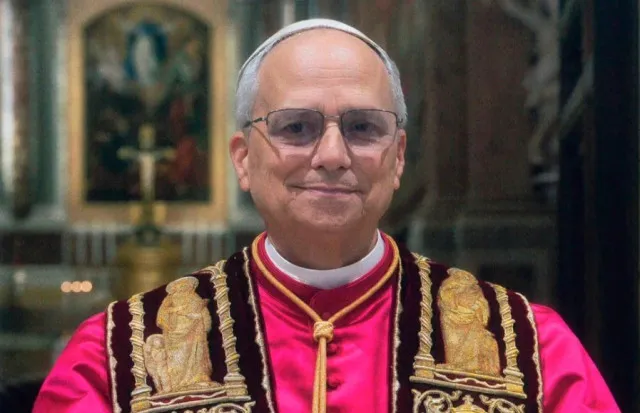 official portrait of pope leo xiv sparks curiosity over one unique detail 24338