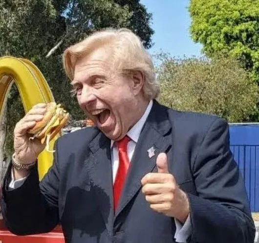 trump lookalike stands firm despite fierce attacks by liberals as he battle 24317
