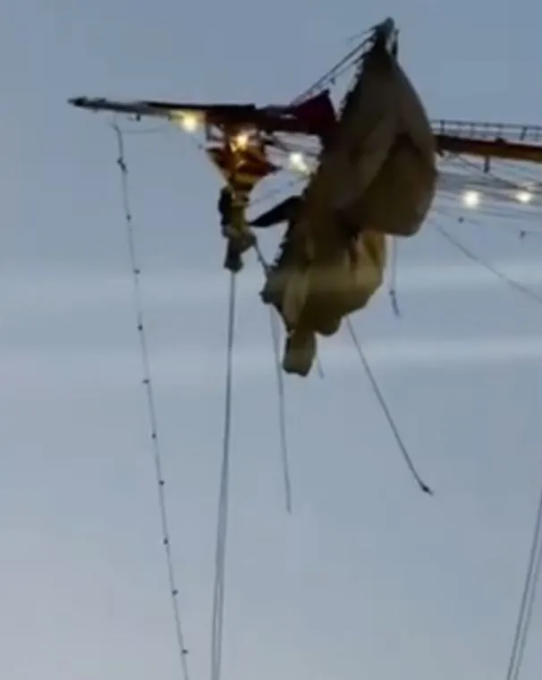 chilling video shows mexican navy ship crew clinging to rigging after brook 24423