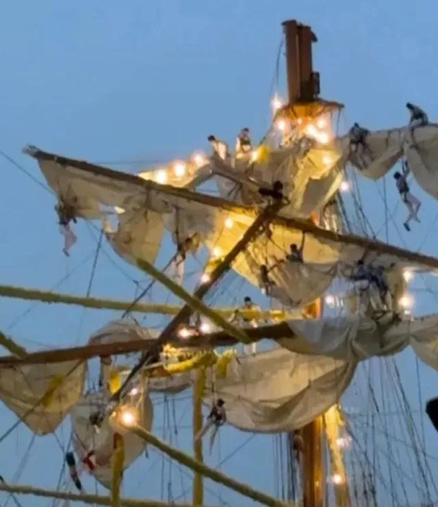 chilling video shows mexican navy ship crew clinging to rigging after brook 24421