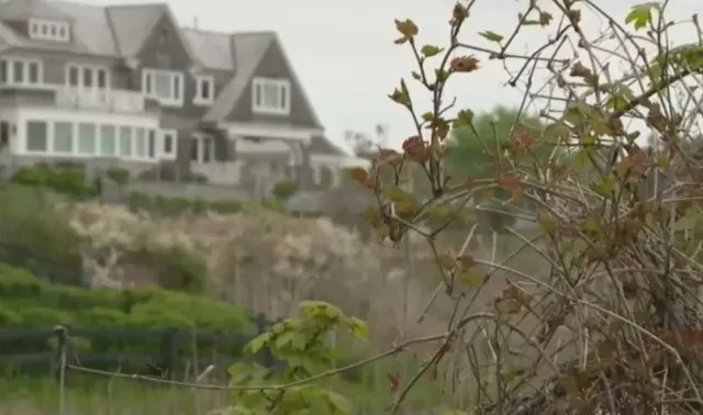 ‘human remains’ found near taylor swift’s beachside mansion reigniting ‘ser 24379