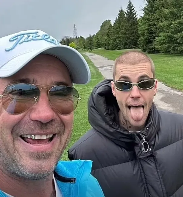 justin bieber shares rare photo with dad following speculation tied to didd 24429