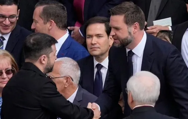 pope leo xiv seen paying little mind to jd vance after first american ponti 24442