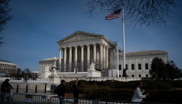 supreme court blocks trump deportation plan that relied on 18th-century war 24385