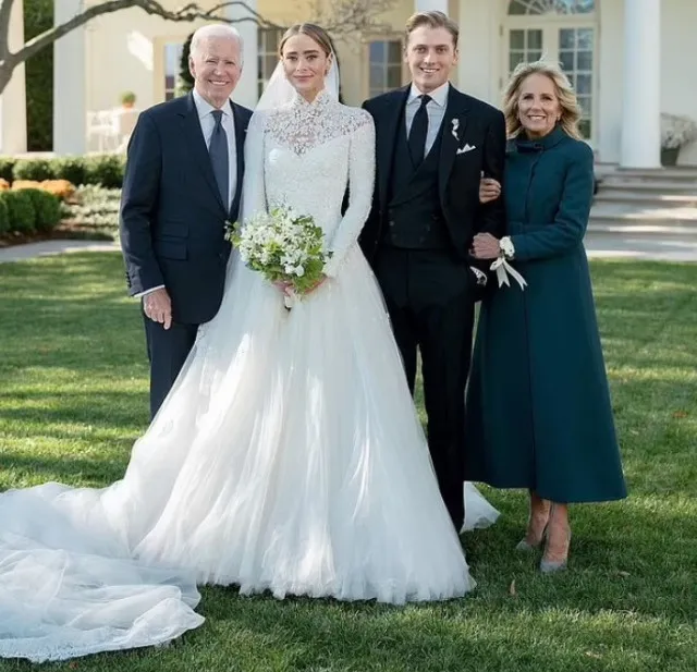 bidens granddaughter criticizes jake tapper over his book on former presid 24509